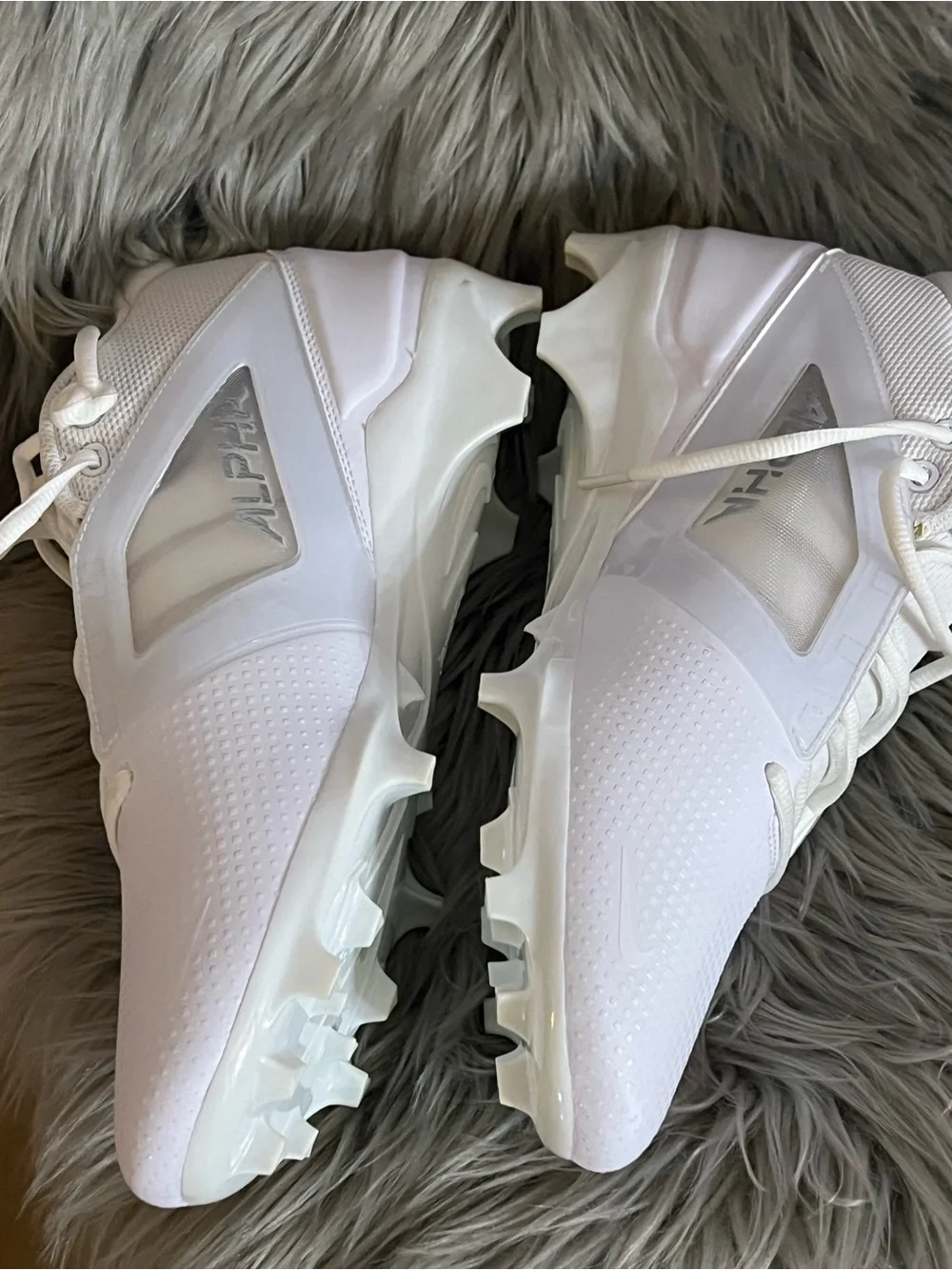 Nike men’s White baseball cleats